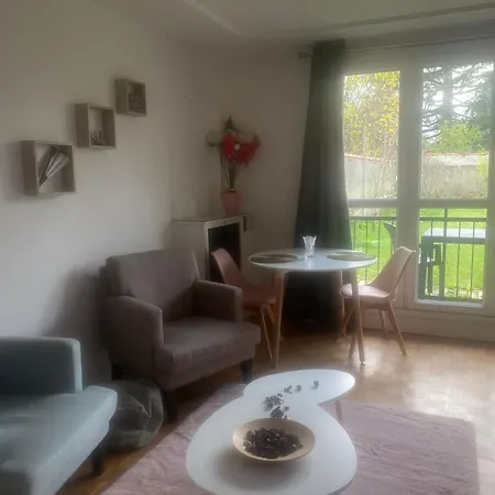 Grand Avec Terrasse Et Jardin