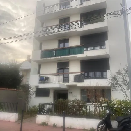 Grand Avec Terrasse Et Jardin